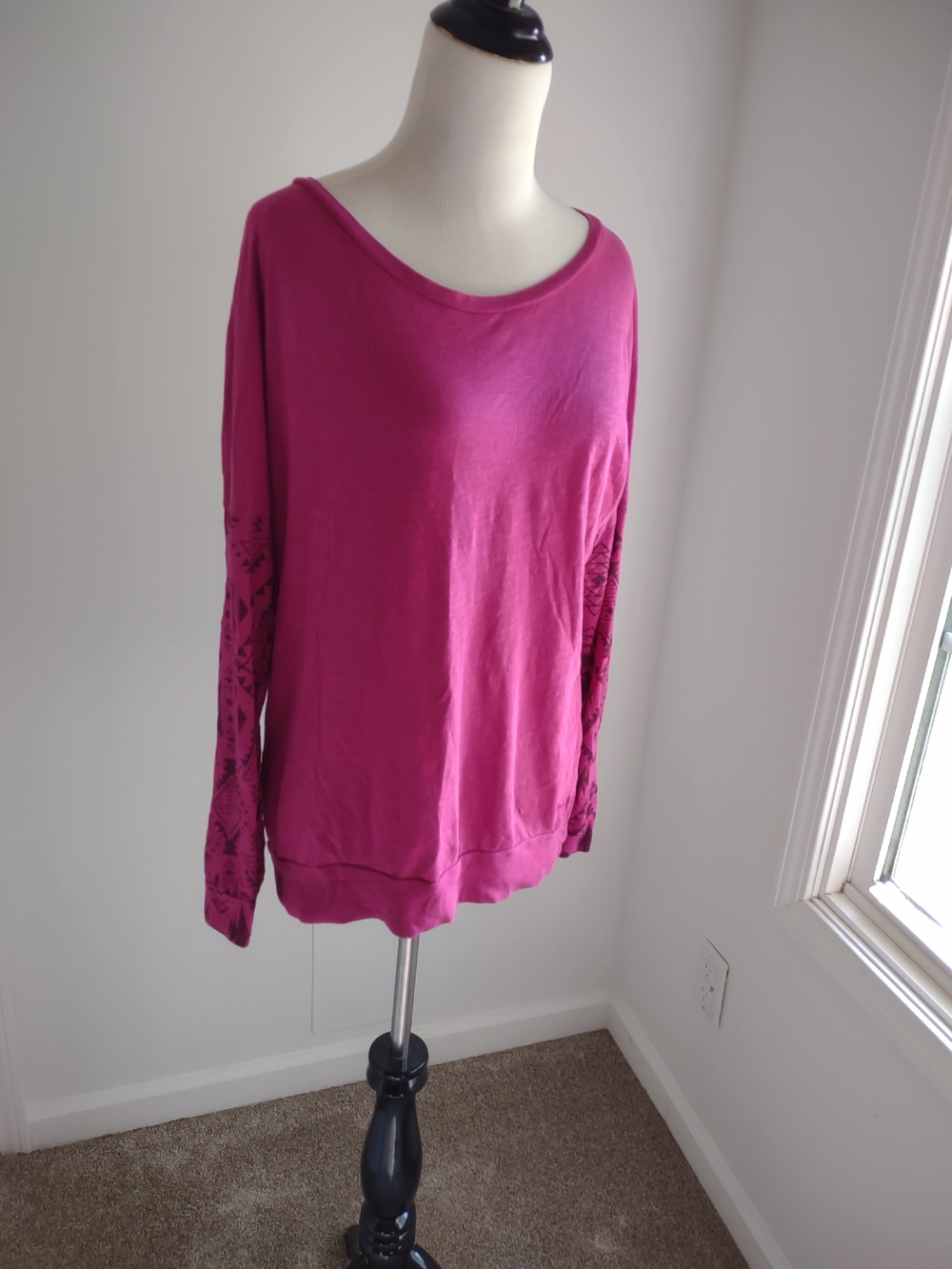 PINK Victoria's Secret Bright Fuchsia Scoopneck Pullover